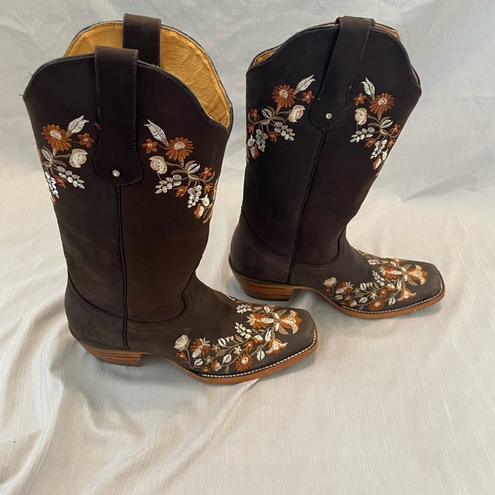 Embroidered Brown Western Boots - Picture 5 of 5